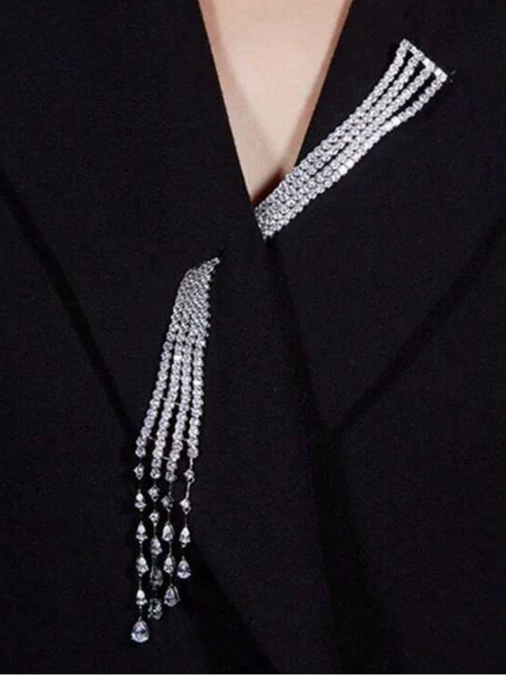Elegant Rhinestone Tassel Brooch - Picture 5 of 6
